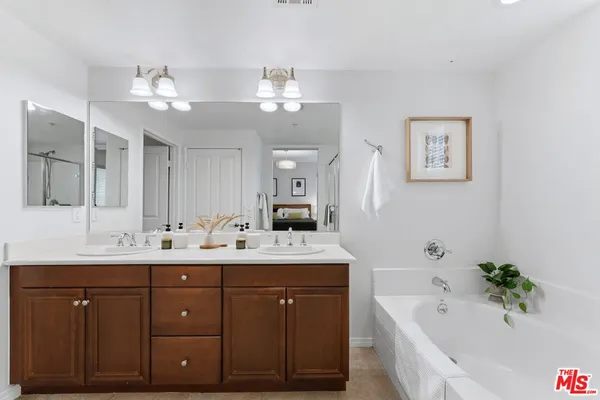 $1,260,000 | 6020 South Seabluff Drive, Unit 127, Playa Vista, CA 90094