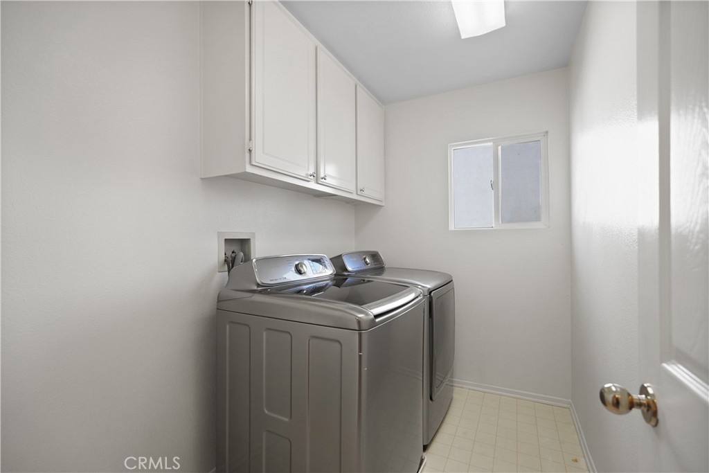 38815 Cobblestone Circle Murrieta, CA 92563 - Photo 45 of 49 a utility room with dryer and washer