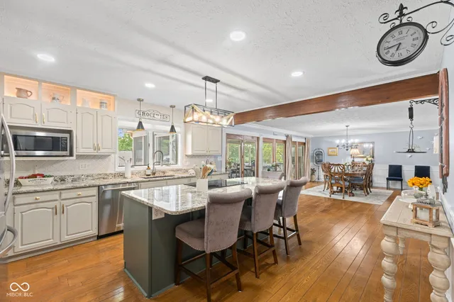 $595,000 | 32 Raesta Drive, Mooresville, IN 46158