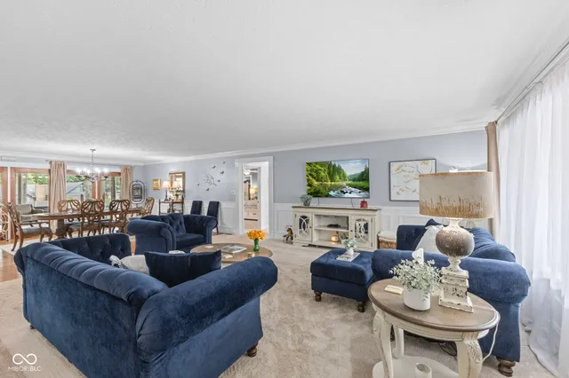 $595,000 | 32 Raesta Drive, Mooresville, IN 46158