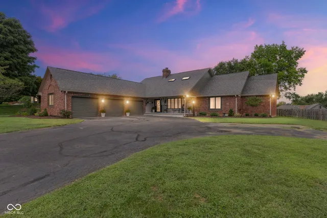 $595,000 | 32 Raesta Drive, Mooresville, IN 46158