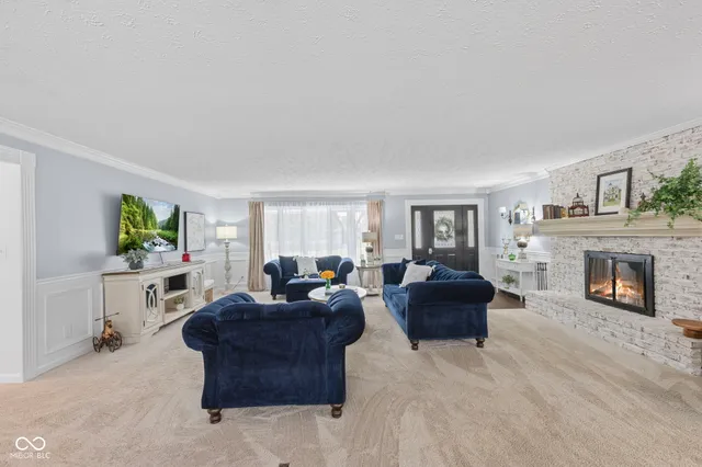 $595,000 | 32 Raesta Drive, Mooresville, IN 46158