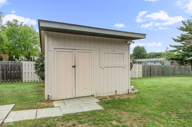 $595,000 | 32 Raesta Drive, Mooresville, IN 46158