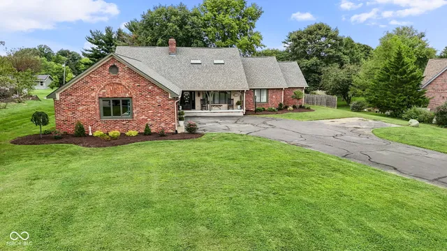 $595,000 | 32 Raesta Drive, Mooresville, IN 46158