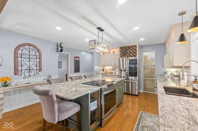 $595,000 | 32 Raesta Drive, Mooresville, IN 46158