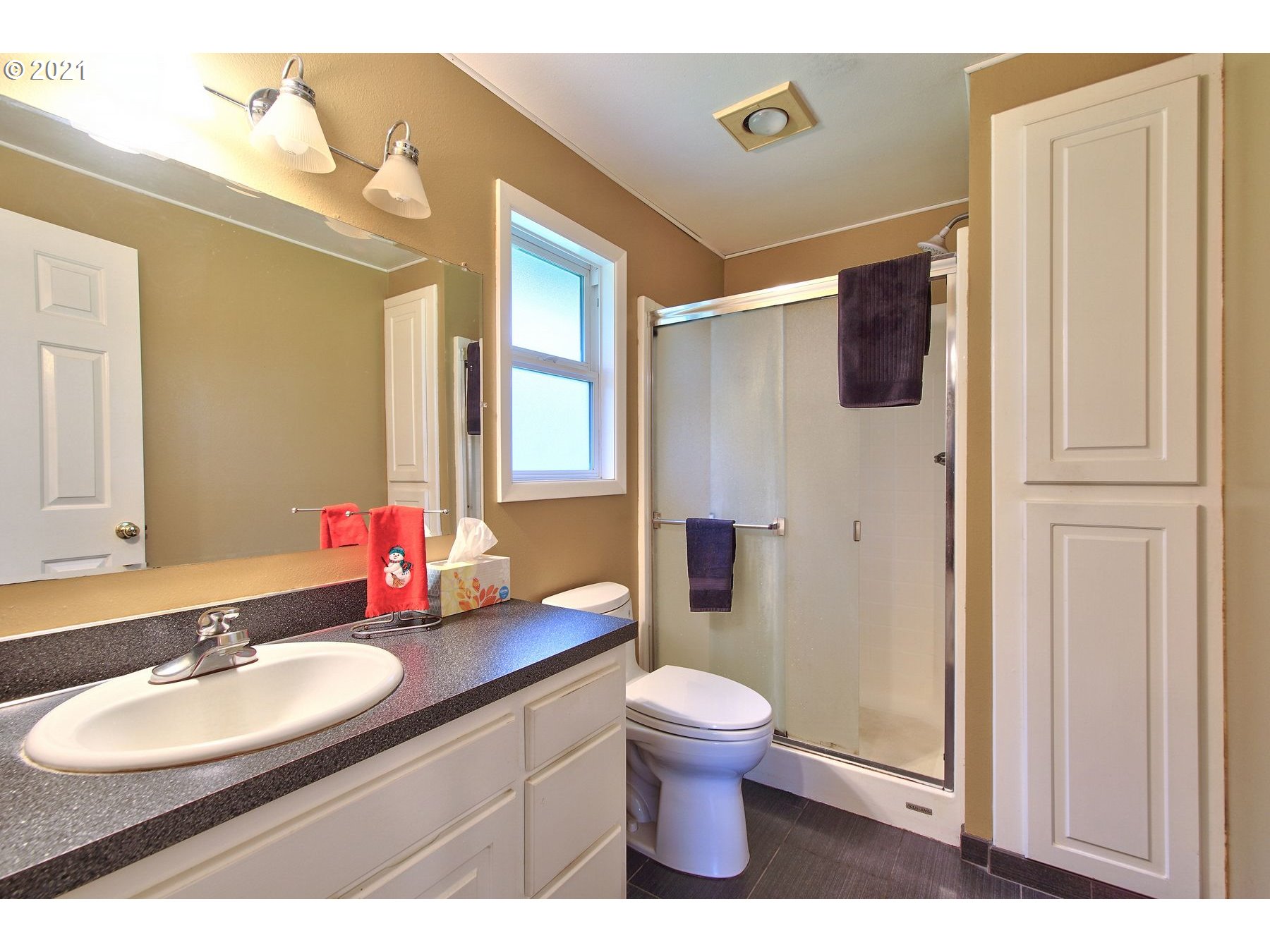 29223 South Meridian Road Hubbard, OR 97032 - Photo 22 of 32 a bathroom with a sink toilet and shower
