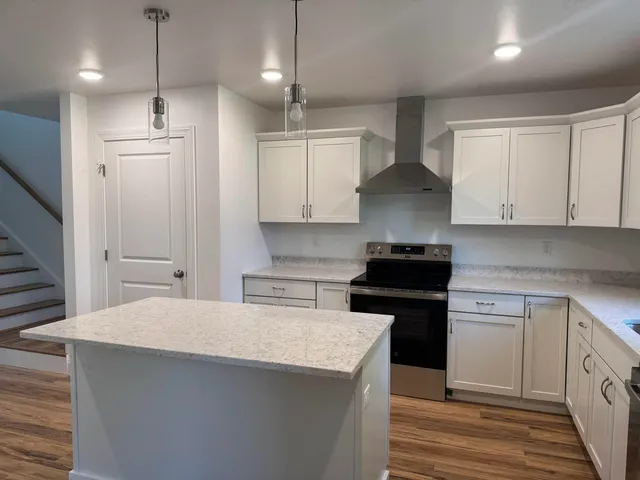 $595,000 | 11 Tessa Court, Unit 11, Essex Junction, VT 05452