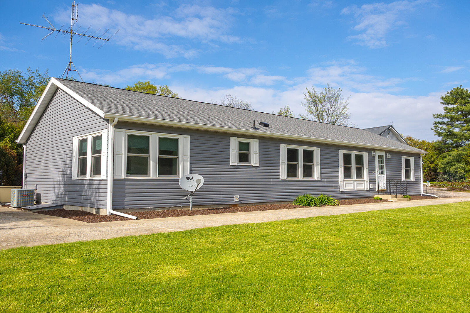 5251 West Spring Creek Road Three Oaks, MI 49128 - Photo 2 of 40 452A5261_websize