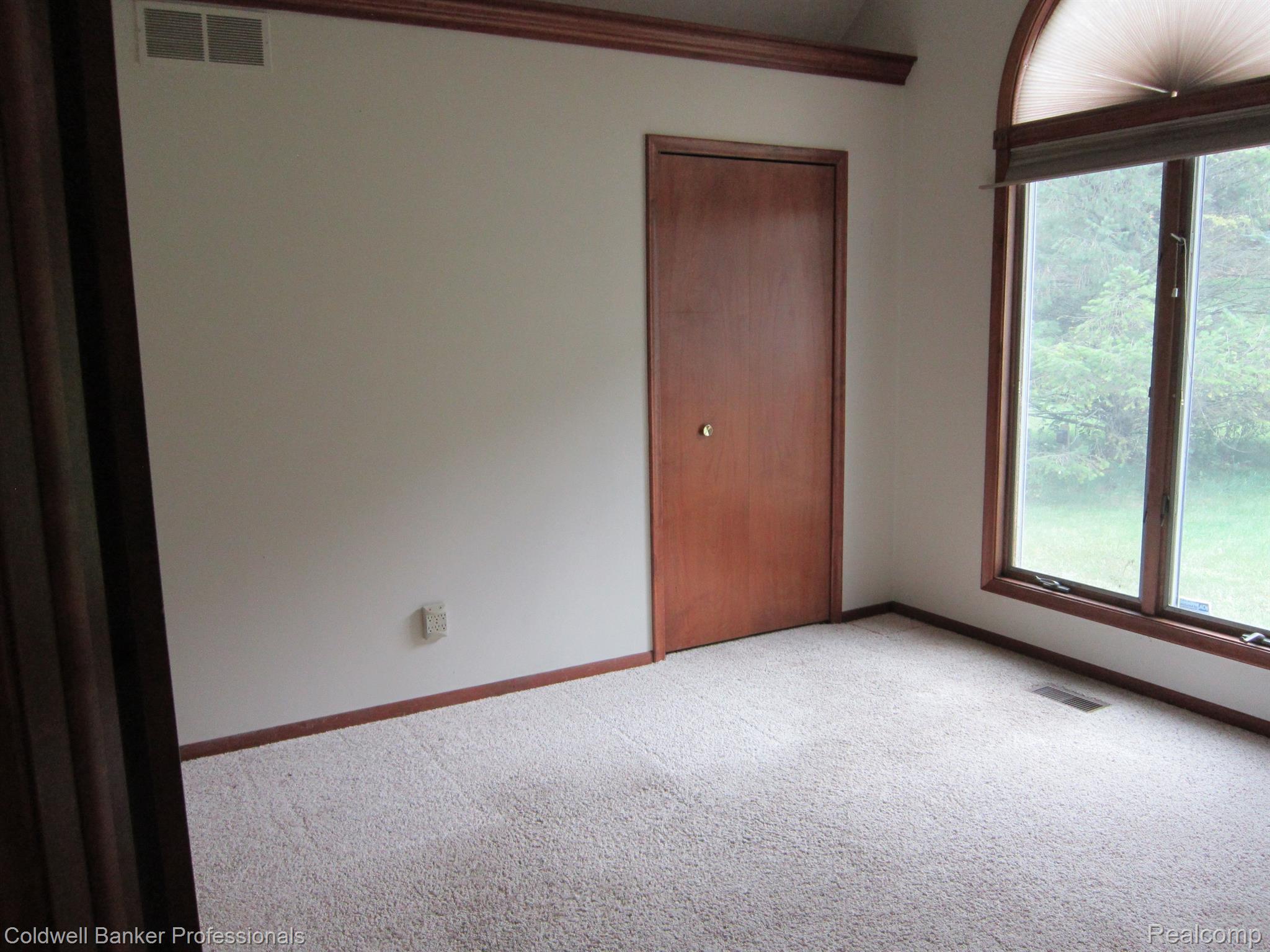 12281 White Lake Road Fenton, MI 48430 - Photo 10 of 35 Gallery Image 10
