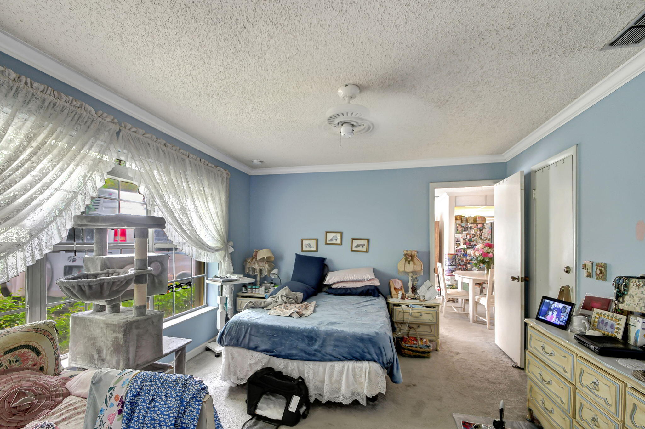 1853 Service Road North Palm Beach, FL 33408 - Photo 15 of 113 a living room with furniture and a flat screen tv