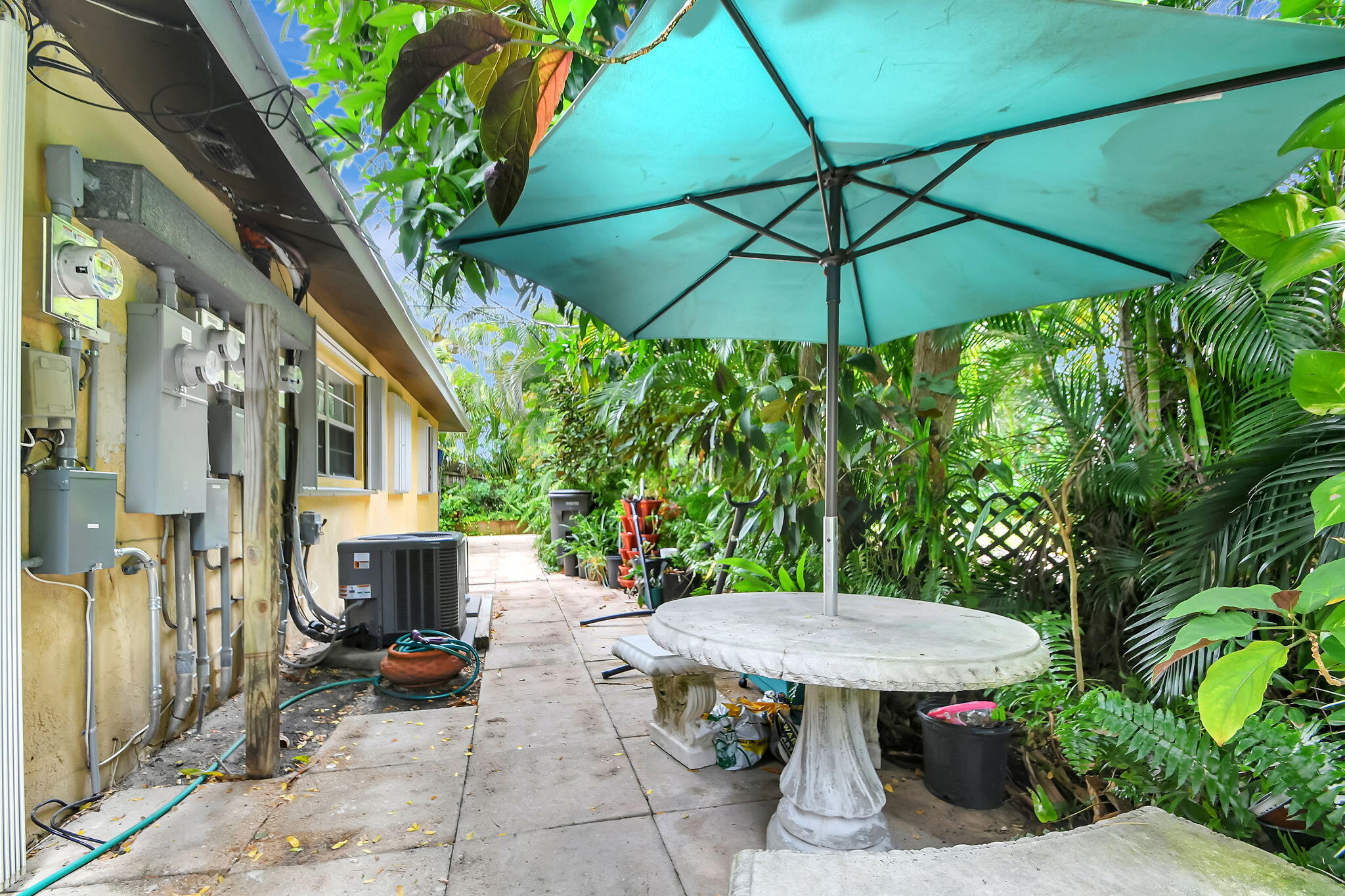 1853 Service Road North Palm Beach, FL 33408 - Photo 36 of 113 a backyard view with sitting space