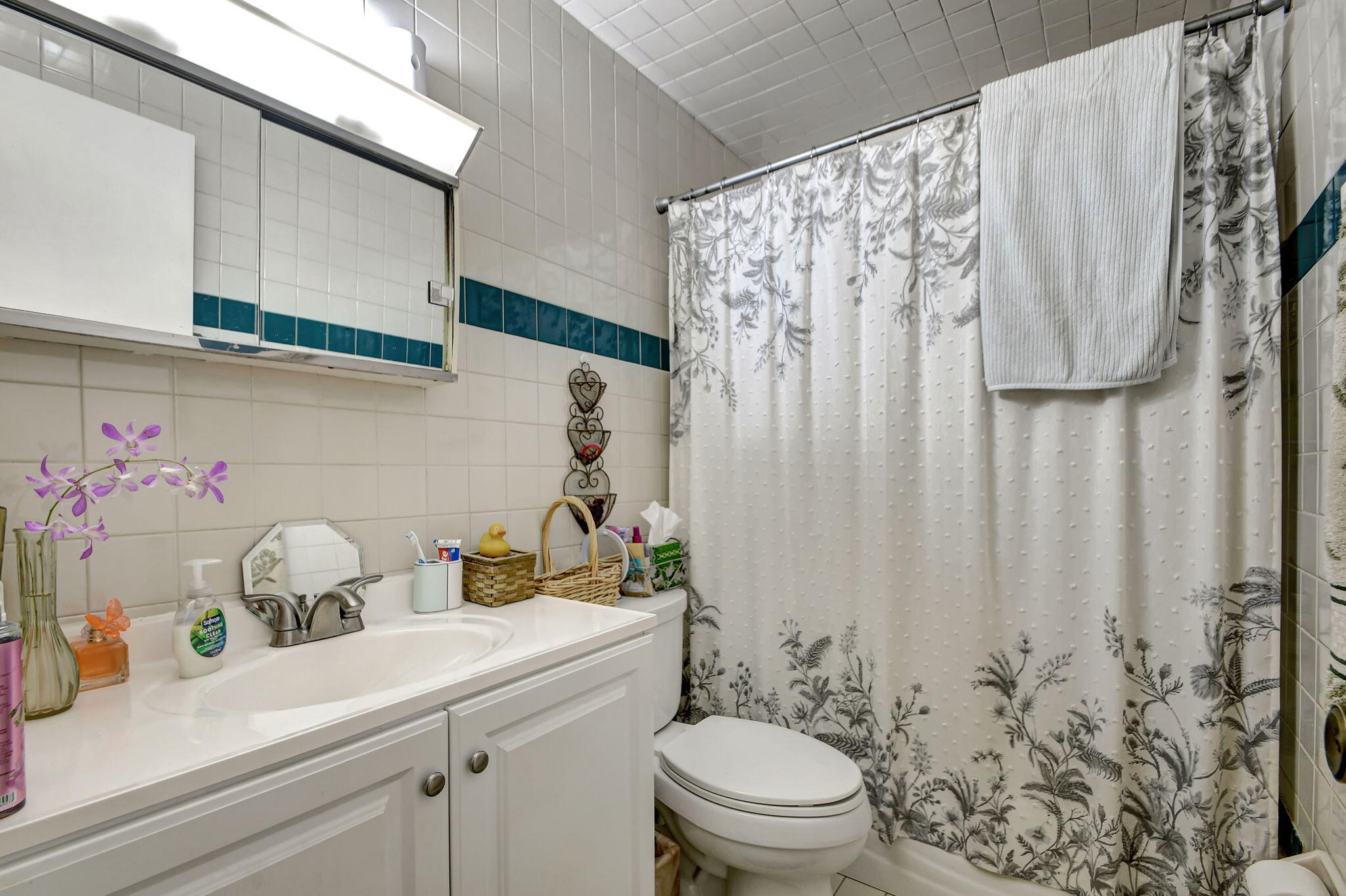 1853 Service Road North Palm Beach, FL 33408 - Photo 50 of 113 a bathroom with a sink and a toilet
