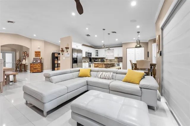 $4,000 | 13925 Southwest 155th Court, Unit 13925, Miami, FL 33196