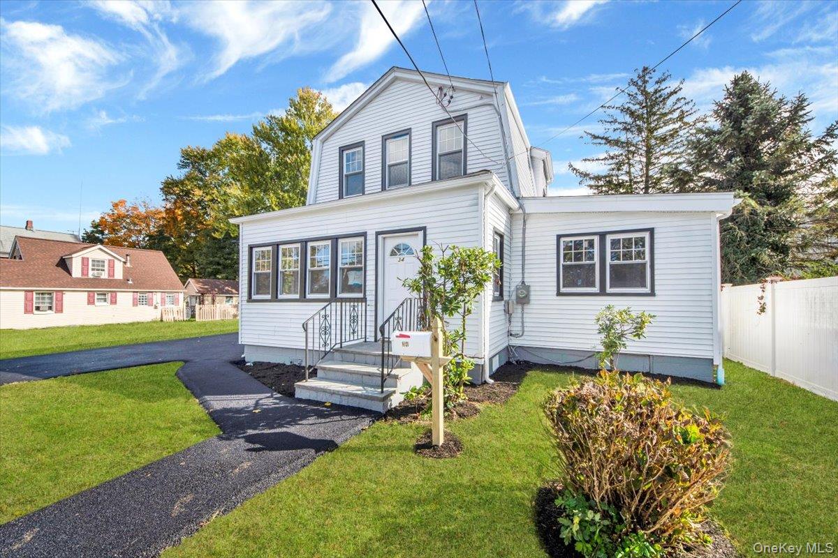 34 Kings Ferry Road Montrose, NY 10548 - Photo 2 of 36 Dutch colonial featuring a gambrel roof
