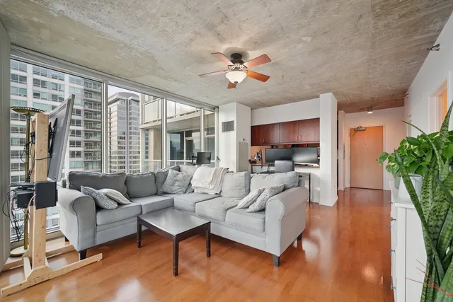 $289,000 | 611 South Wells Street, Unit 1908, Chicago, IL 60607