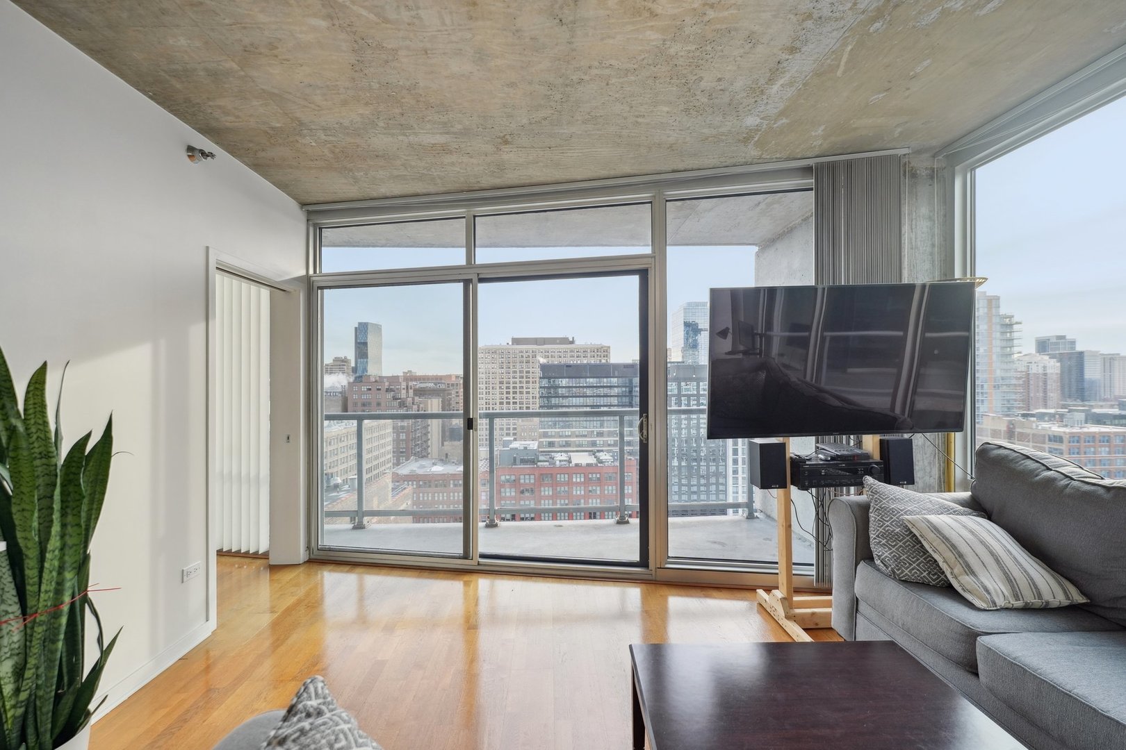 611 South Wells Street, Unit 1908 Chicago, IL 60607 - Photo 4 of 16
