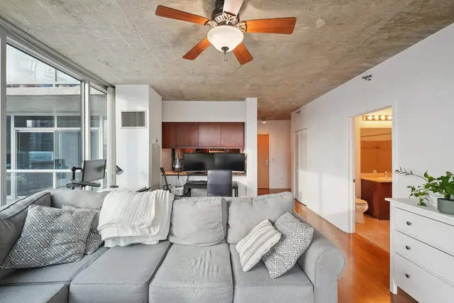 $289,000 | 611 South Wells Street, Unit 1908, Chicago, IL 60607