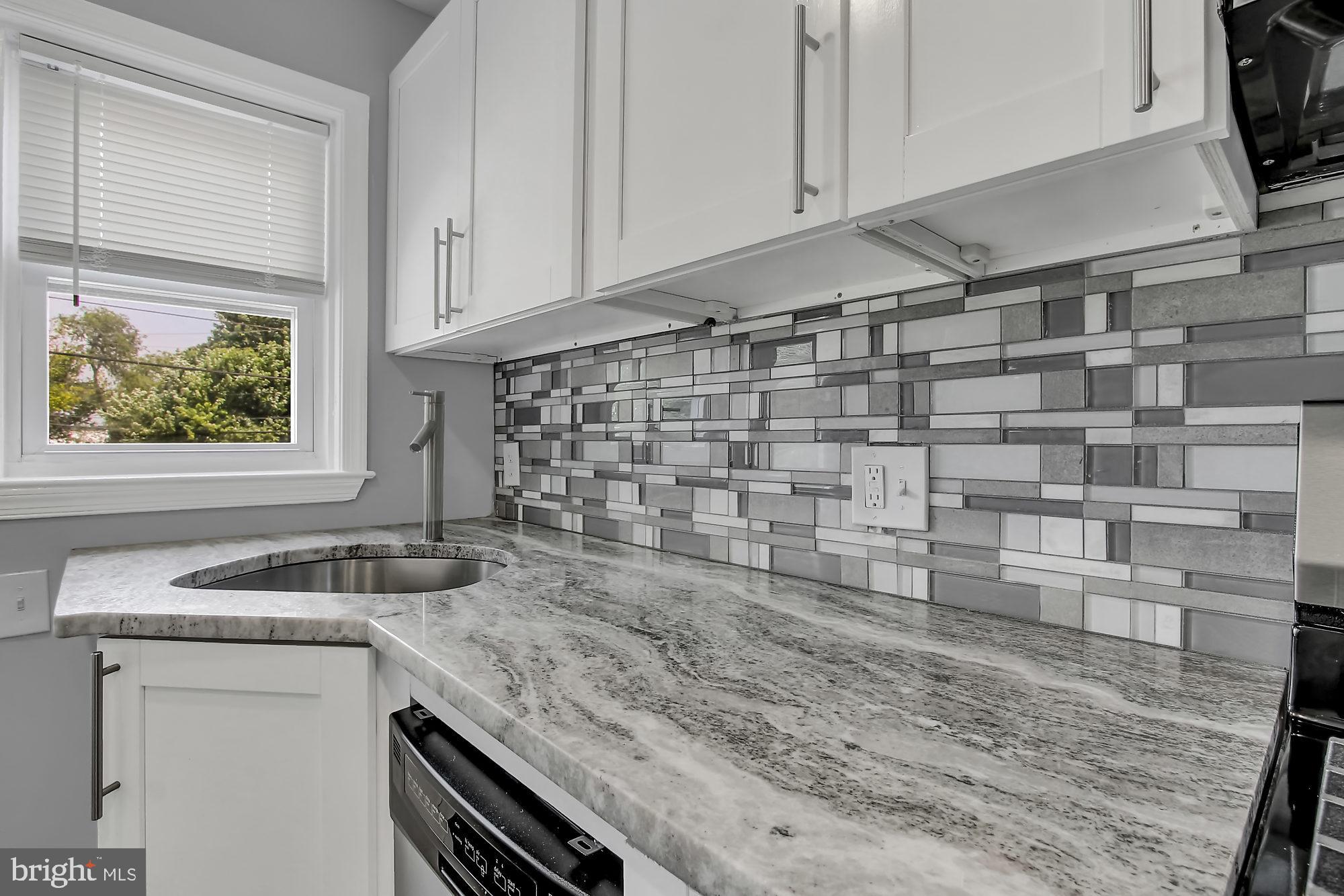 4904 West Hills Road Baltimore, MD 21229 - Photo 3 of 27 Rich Granite Countertop