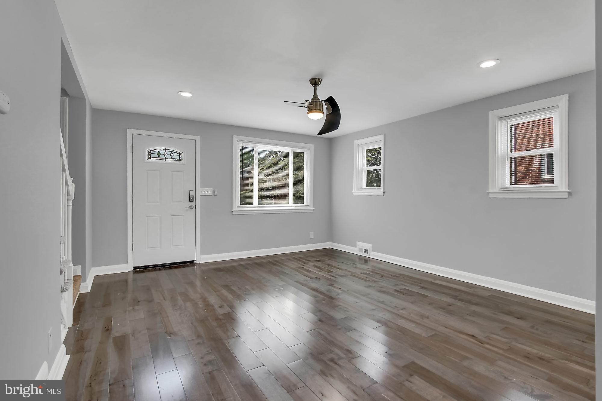 4904 West Hills Road Baltimore, MD 21229 - Photo 8 of 27 Lots of Natural Light