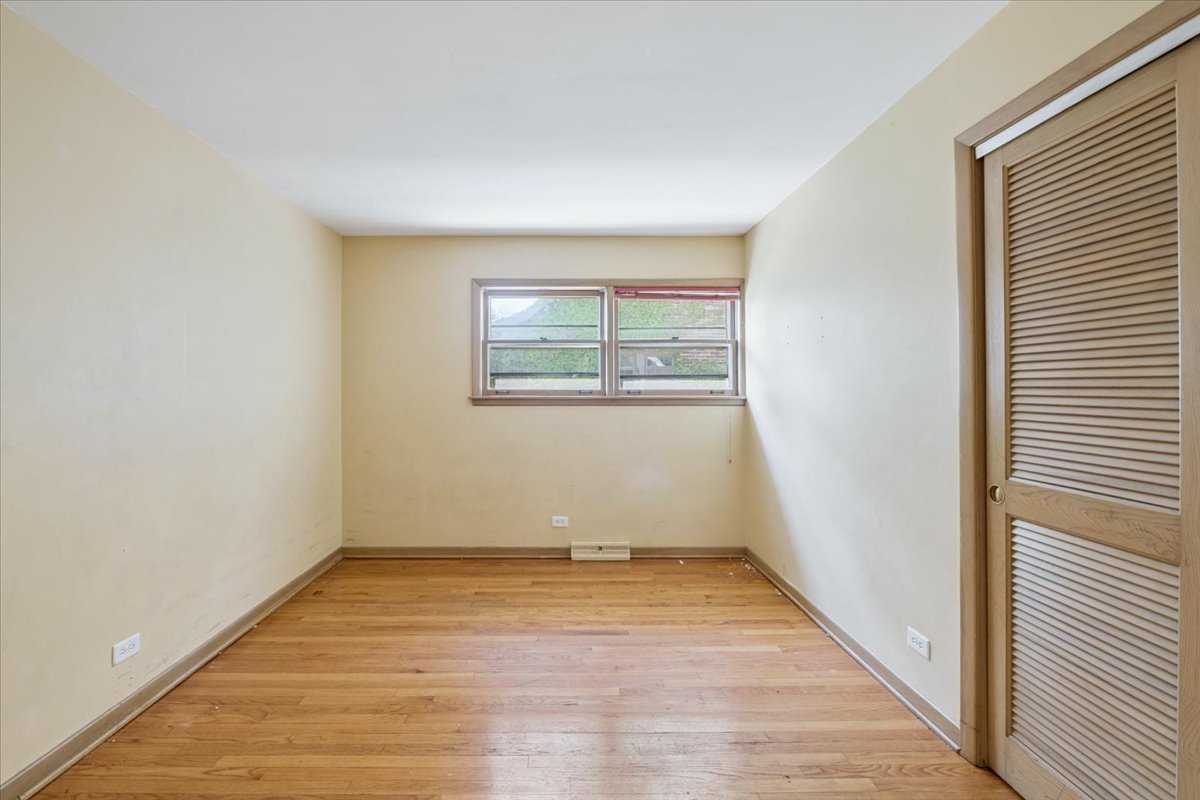 1009 South Washington Avenue Park Ridge, IL 60068 - Photo 13 of 24 an empty room with wooden floor and windows