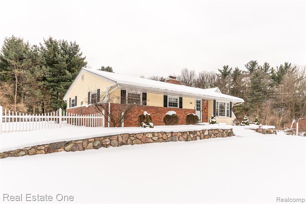 10120 Hyne Road Brighton, MI 48114 - Photo 3 of 72 Gallery Image 3