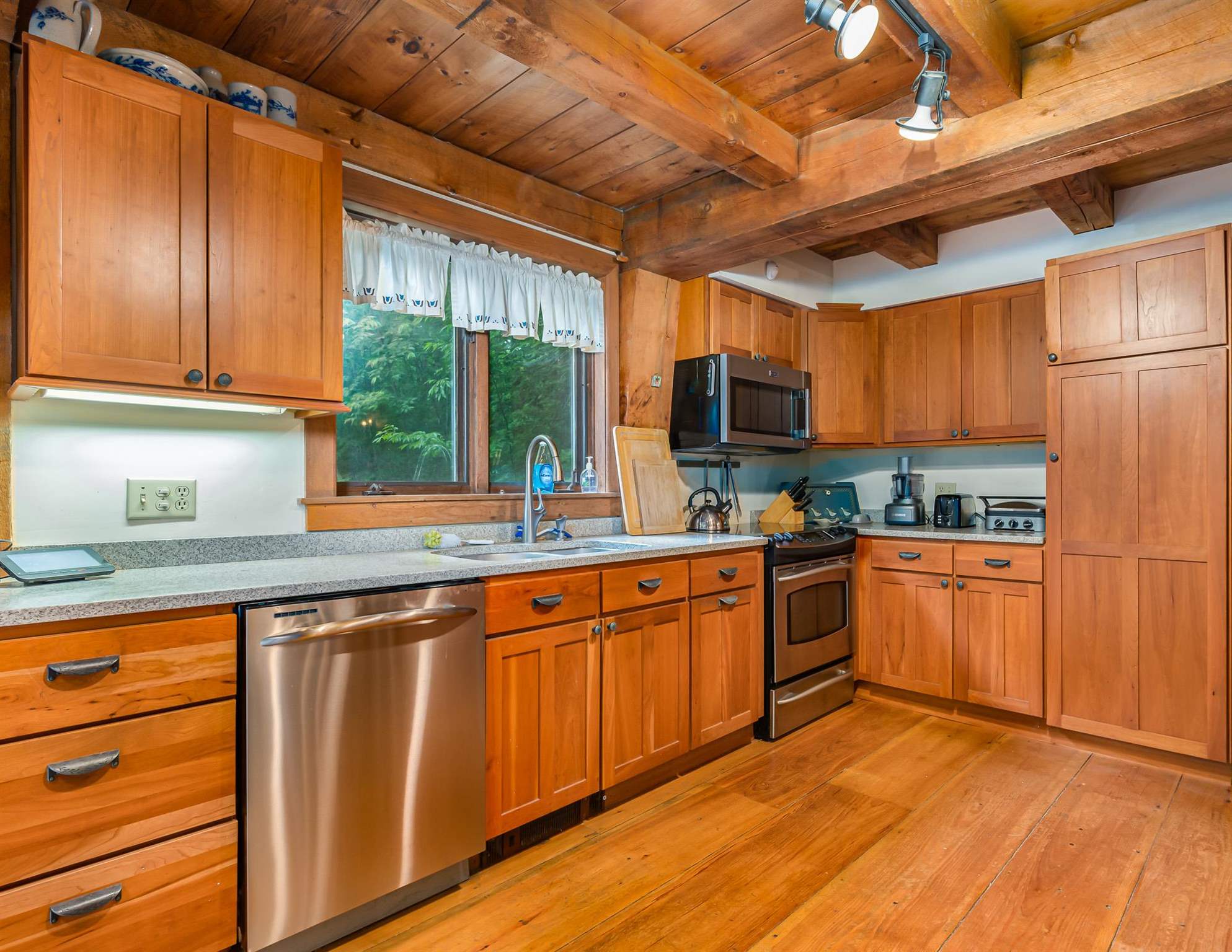 42 Watson Road Dover, NH 03820 - Photo 2 of 40
