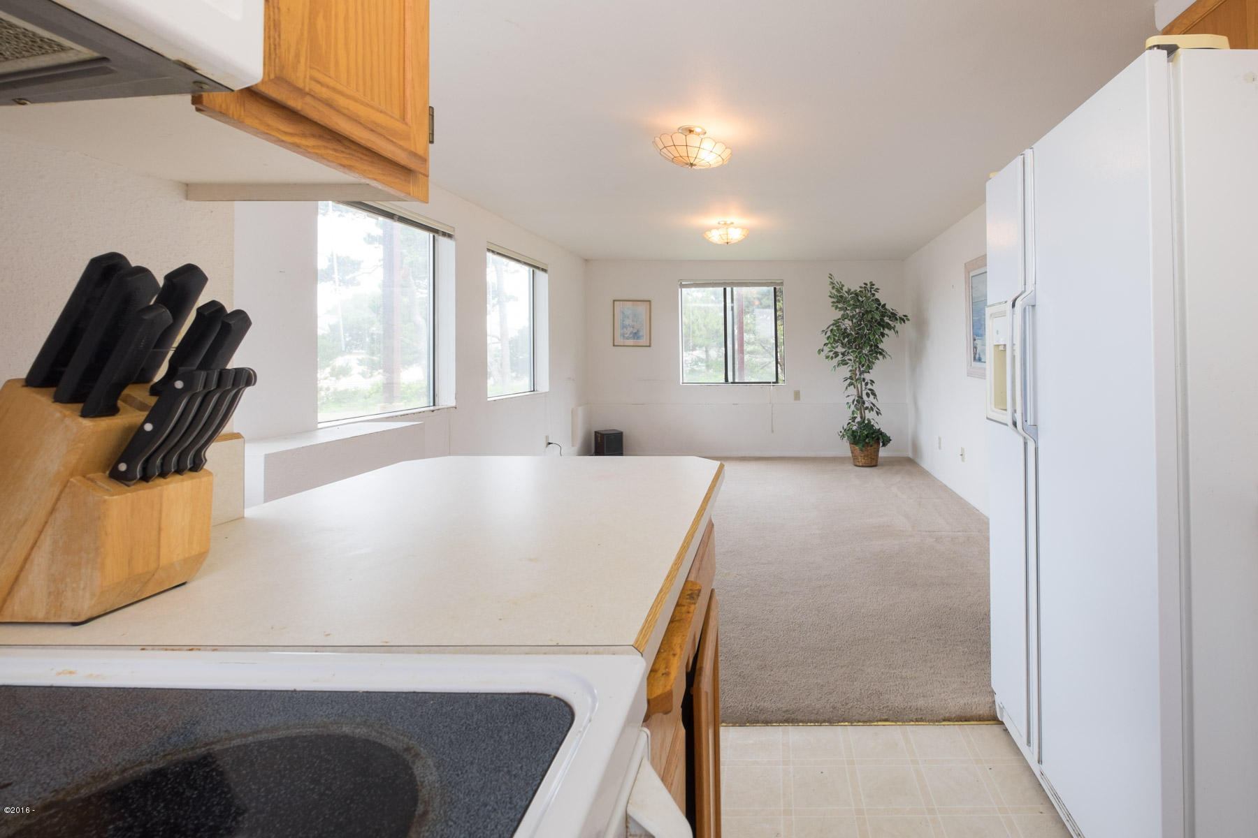 2324 Northwest Inlet Avenue Lincoln City, OR 97367 - Photo 12 of 41 Lower unit kitchen