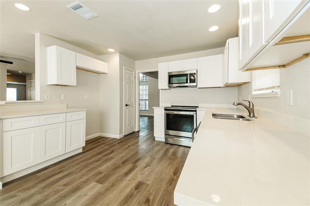 813 Ridgemont Drive Allen, TX 75002 - Photo 11 of 27 Kitchen with stainless steel appliances, light wood-style flooring, healthy amount of natural light, light countertops, and recessed lighting