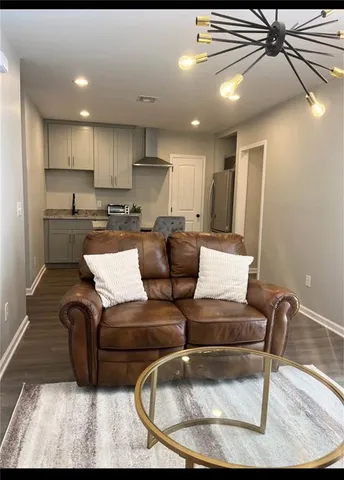 $1,650 | 2101 Esplanade Avenue, Unit C, New Orleans, LA 70119