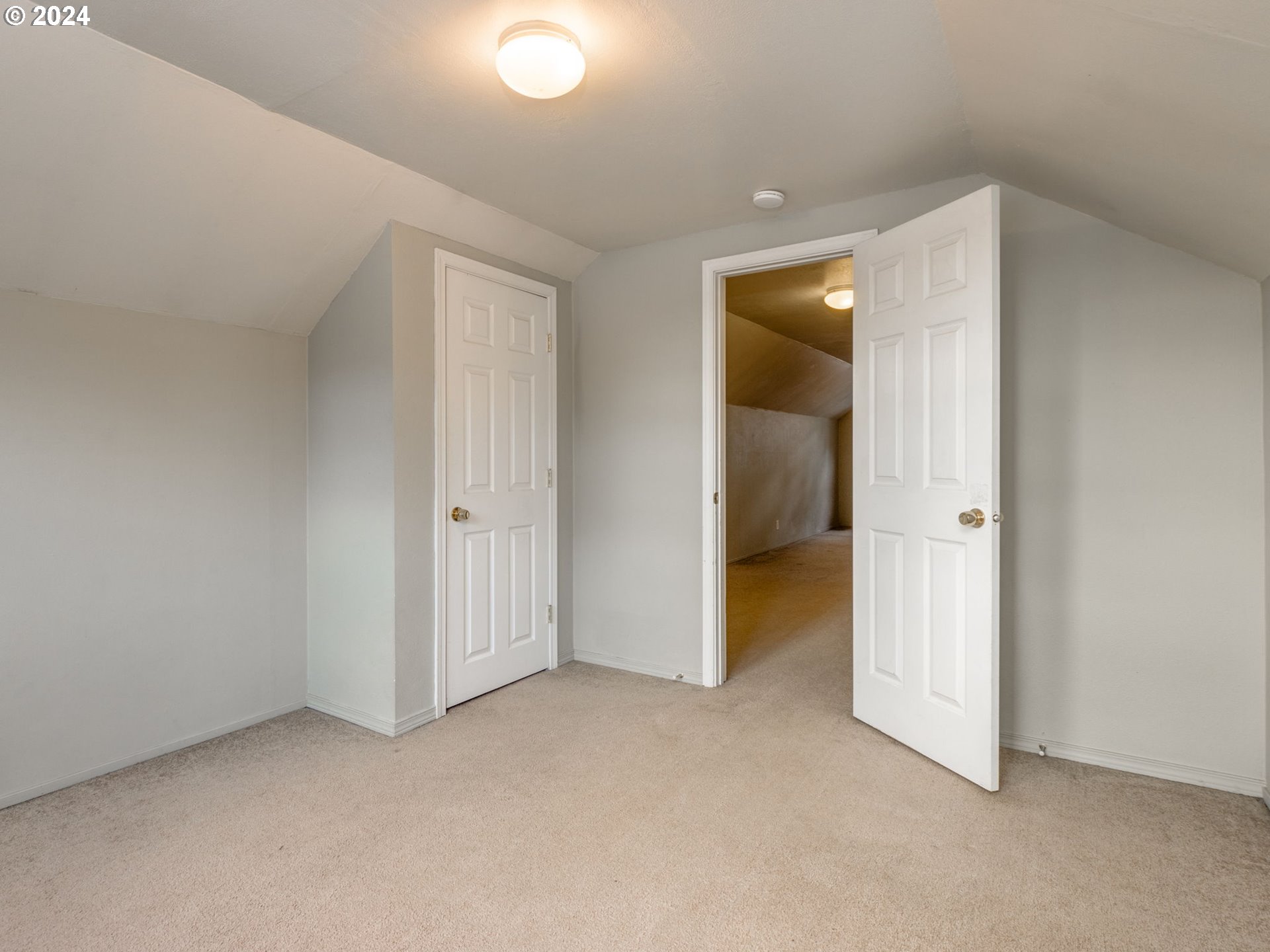 8232 Southwest 9th Avenue Portland, OR 97219 - Photo 12 of 29 Gallery Image 12