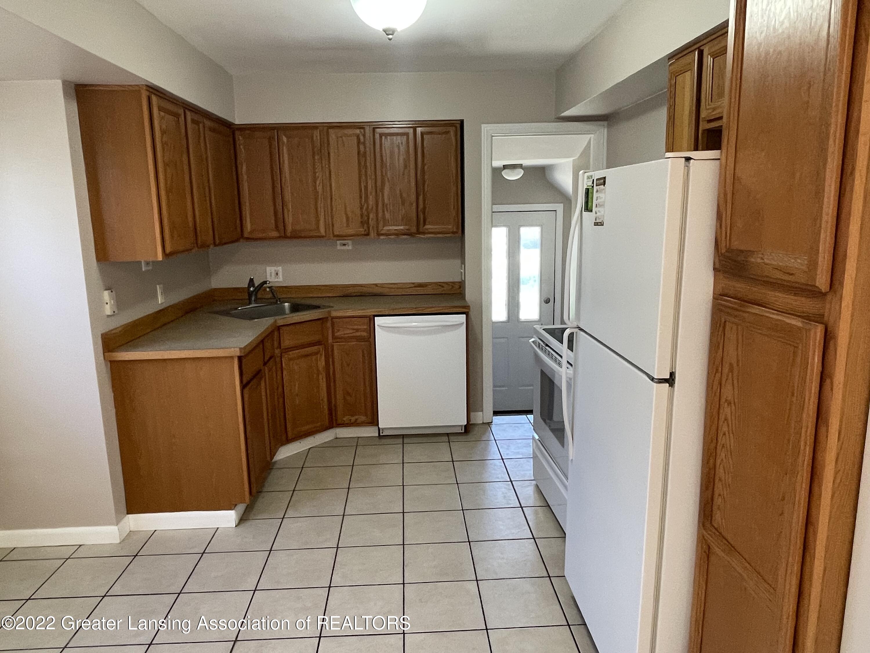 2310 Fairfax Road Lansing, MI 48910 - Photo 10 of 28 IMG_4124
