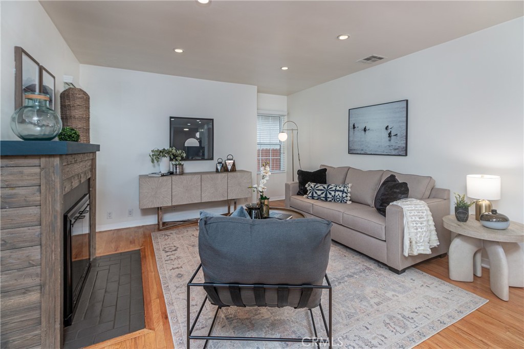 211 South Keystone Street Burbank, CA 91506 - Photo 4 of 54