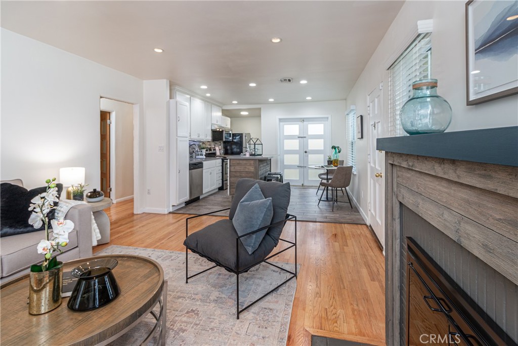 211 South Keystone Street Burbank, CA 91506 - Photo 6 of 54