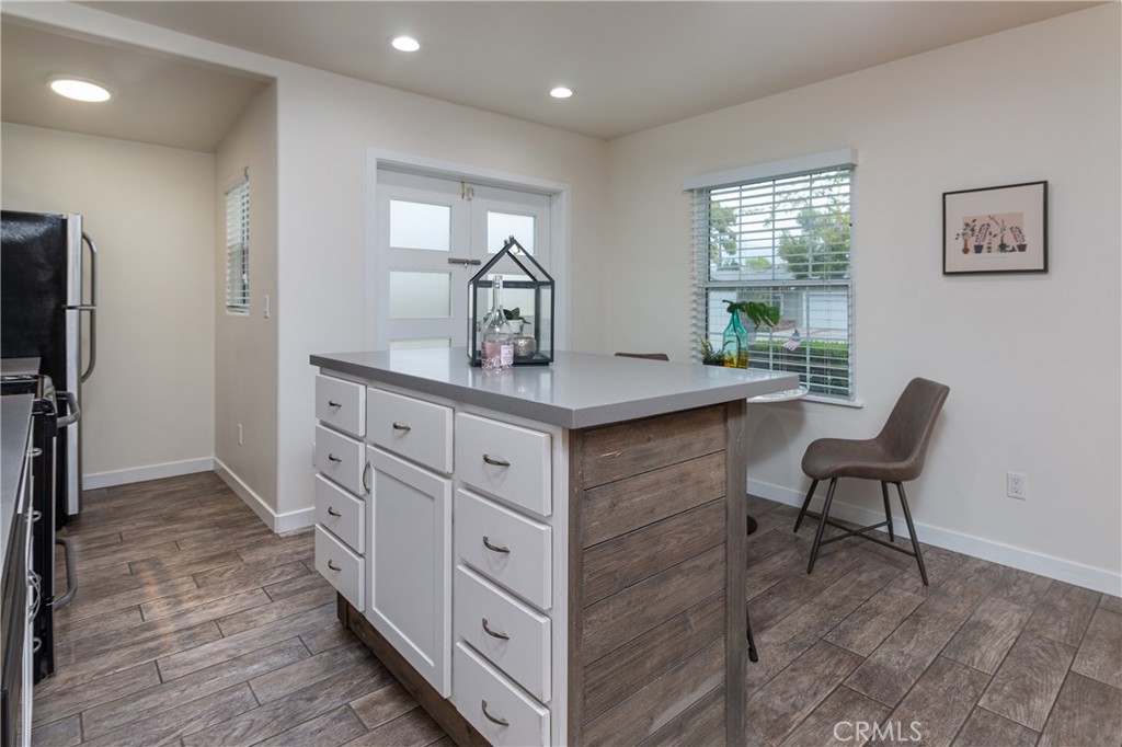 211 South Keystone Street Burbank, CA 91506 - Photo 8 of 54