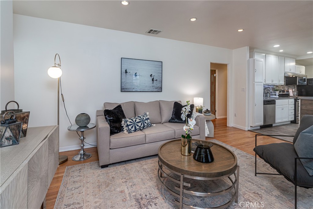 211 South Keystone Street Burbank, CA 91506 - Photo 9 of 54