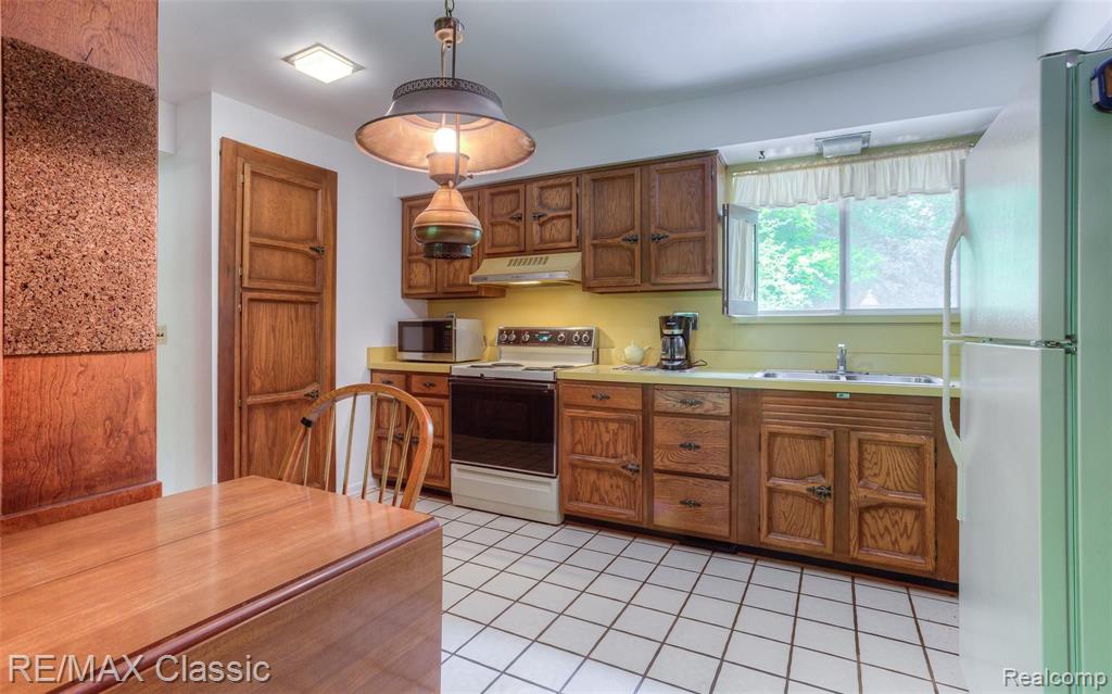 30535 Pear Ridge Farmington Hills, MI 48334 - Photo 16 of 51