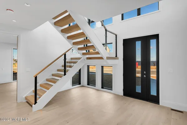 a view of entryway and hall
