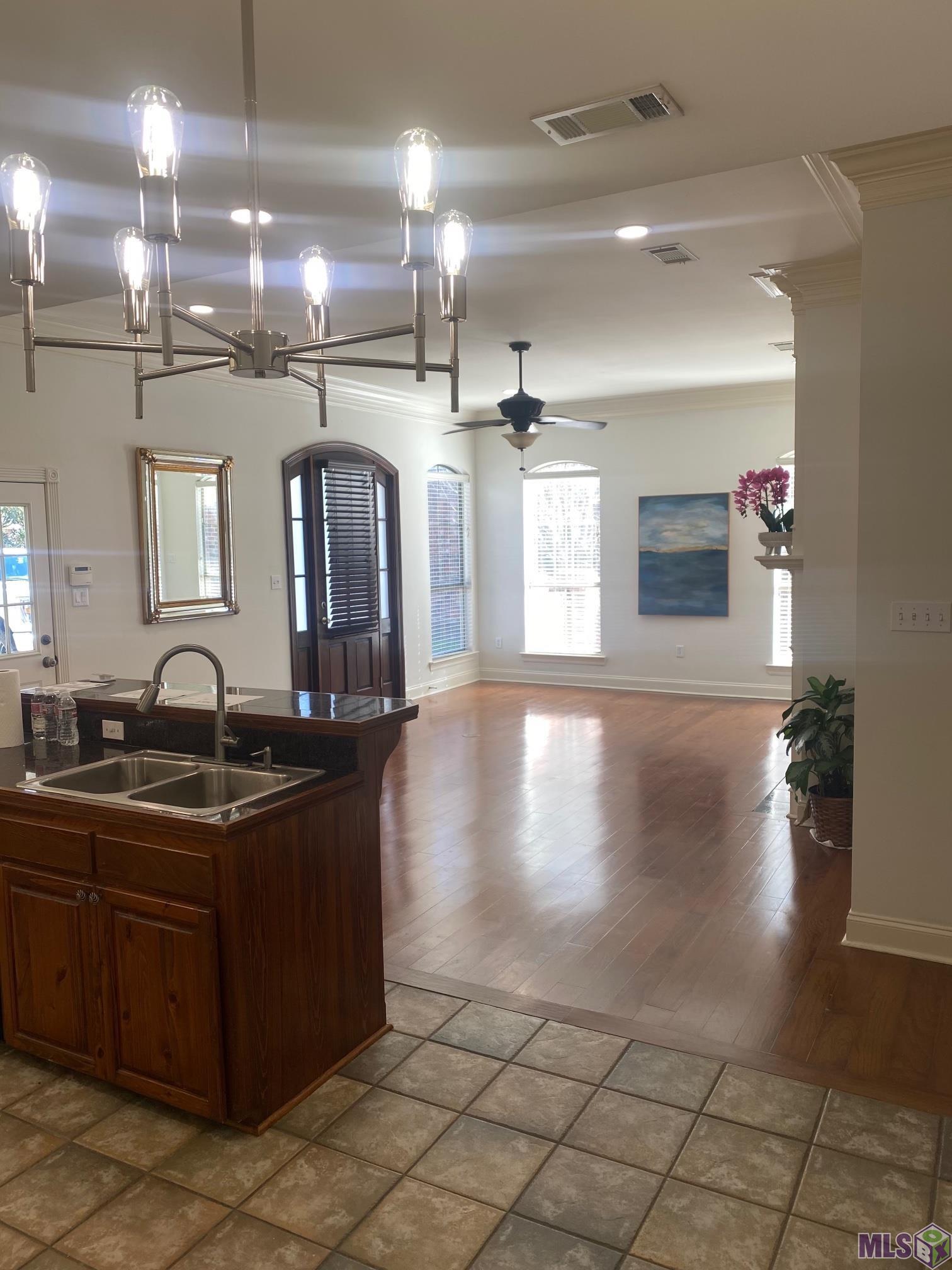 10330 Springtree Avenue Baton Rouge, LA 70810 - Photo 3 of 11 Gallery Image 3