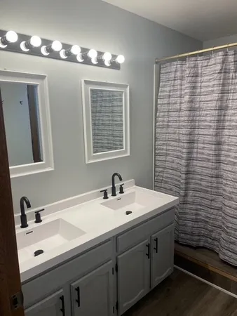 $2,400 | 1511 Crab Tree Drive, Westmont, IL 60559