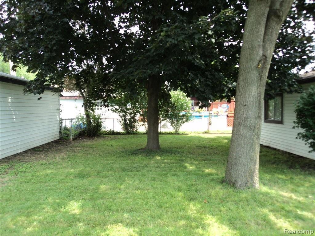 9126 Inkster Road Redford, MI 48239 - Photo 17 of 17 Back Yard.JPG