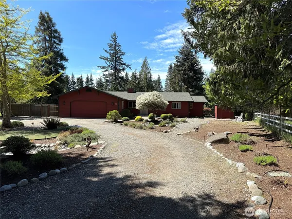 a view of a backyard of the house
