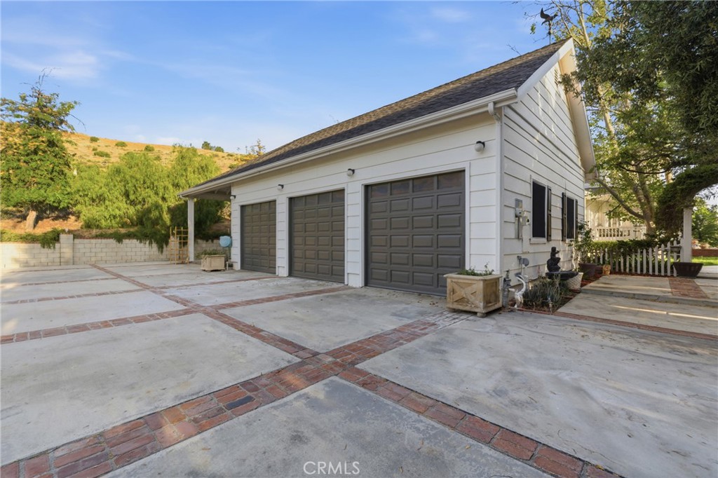 9130 Old Stage Road Agua Dulce, CA 91390 - Photo 54 of 74 a view of a house with outdoor space and parking area