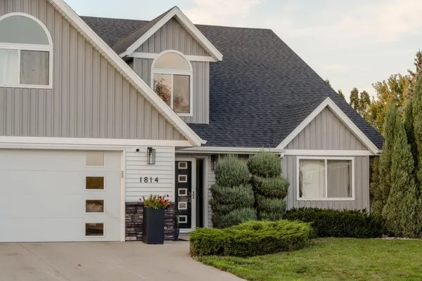 $749,000 | 1814 Brentwood Court, West Fargo, ND 58078