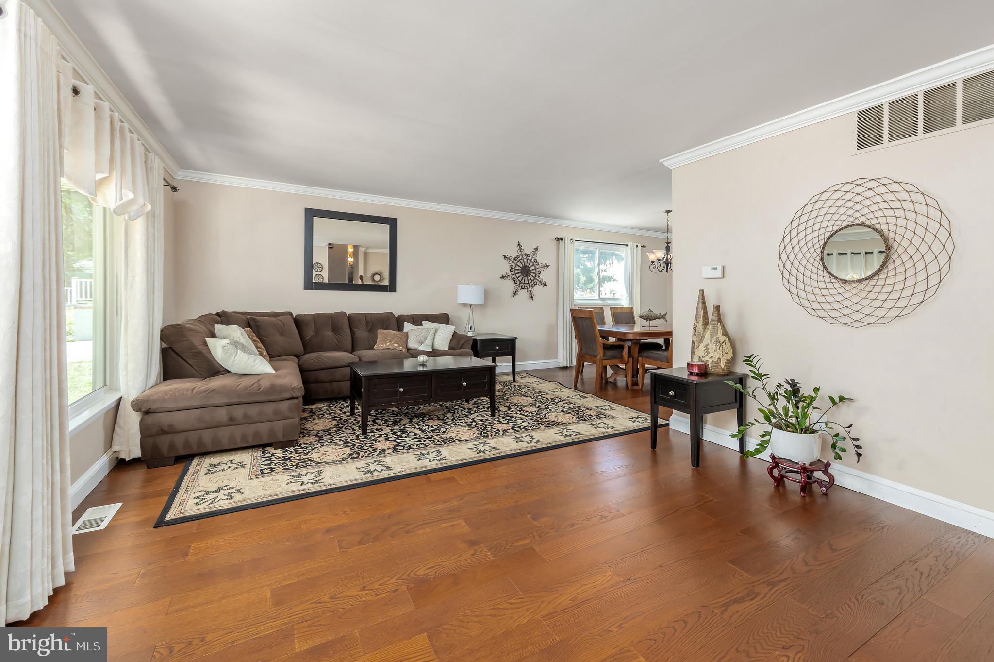 15 Clemson Road Cherry Hill, NJ 08034 - Photo 7 of 31 Living Room