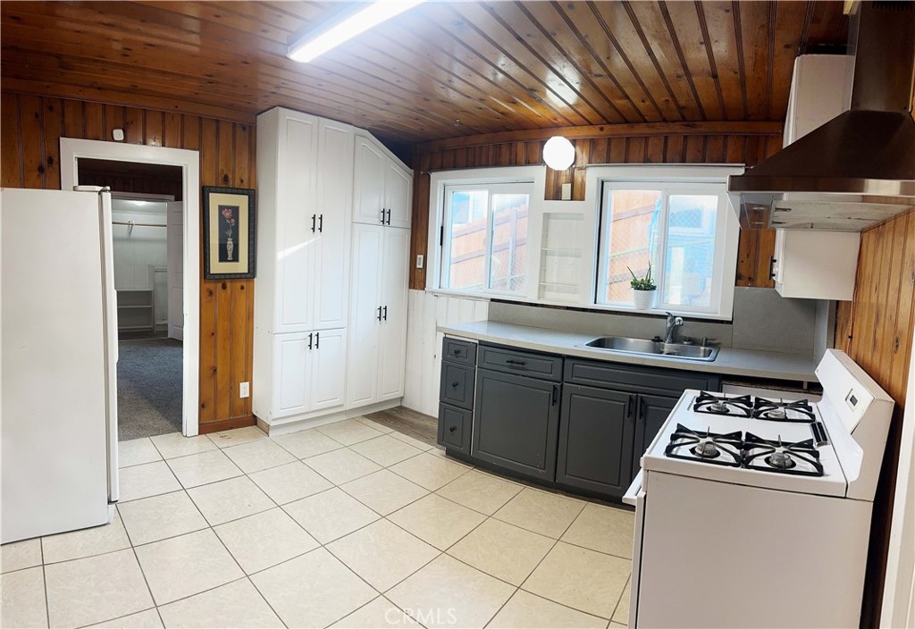 505 North Drive Lebec, CA 93243 - Photo 8 of 34 a kitchen with stainless steel appliances granite countertop a stove a sink and a refrigerator