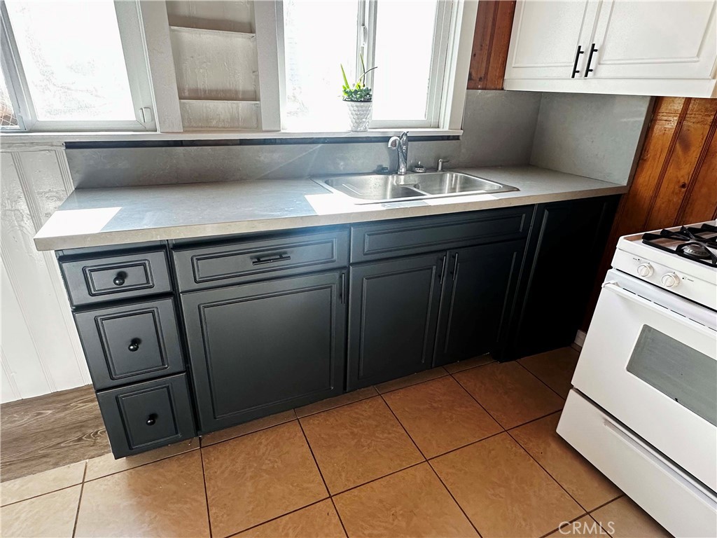 505 North Drive Lebec, CA 93243 - Photo 9 of 34 a kitchen with a sink and cabinets