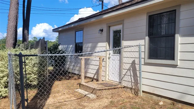 a view of entryway front of house