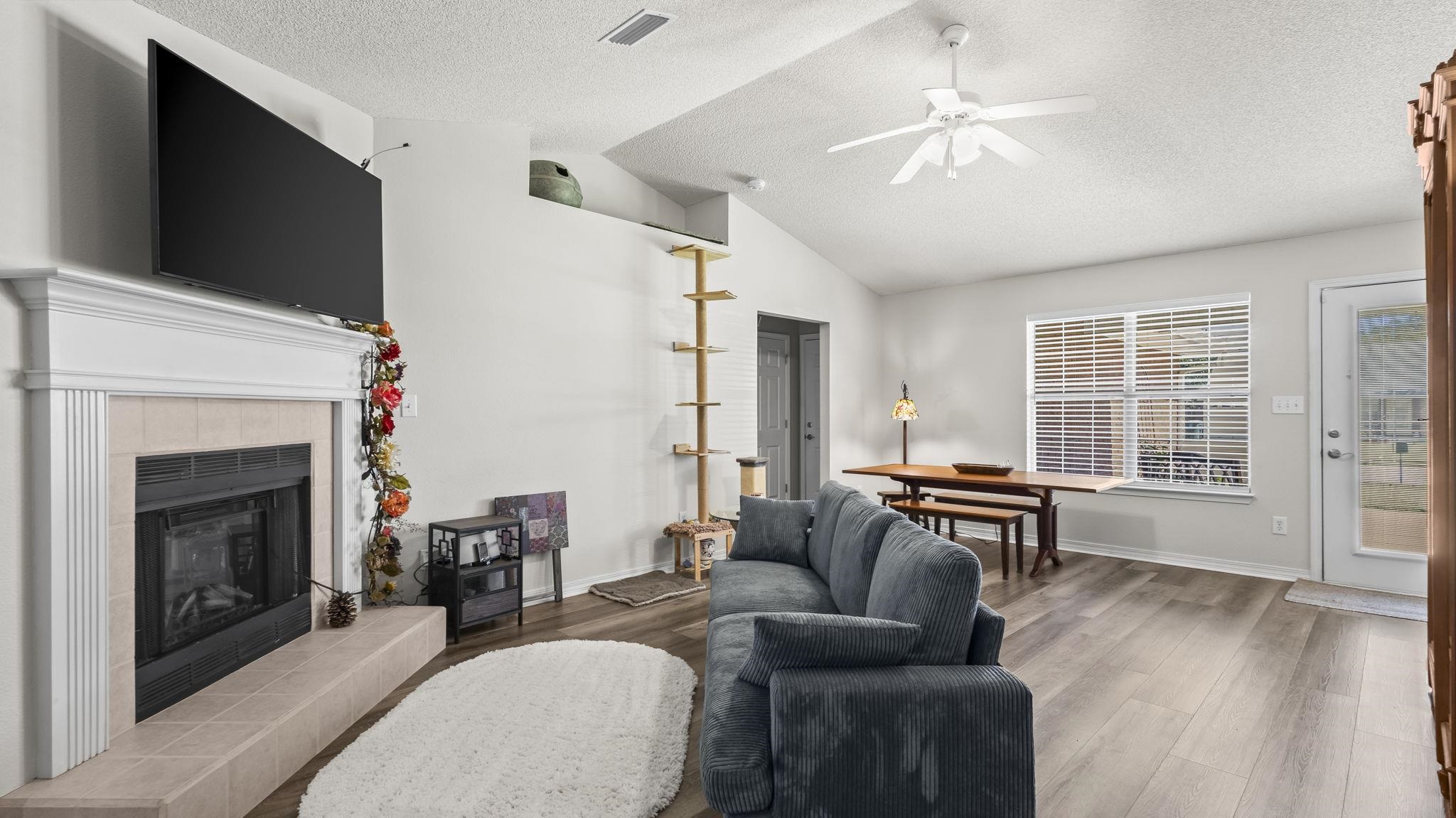 302 Cluster Street Foley, AL 36535 - Photo 12 of 28 Living Room