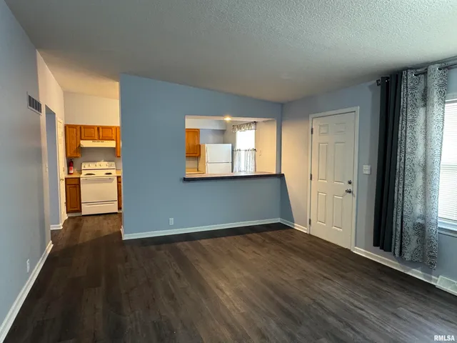 $900 | 3812 Mississippi Avenue, Davenport, IA 52807