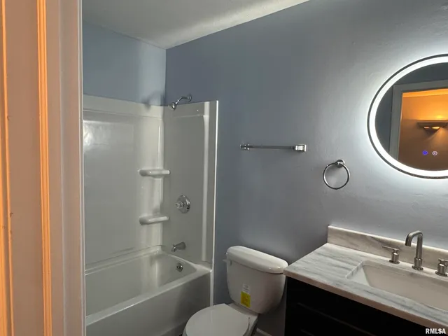 $900 | 3812 Mississippi Avenue, Davenport, IA 52807